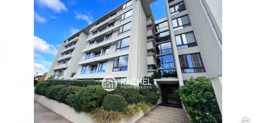 EN VENTA IMPECABLE DEPARTAMENTO EN EDIFICIO VERGEL