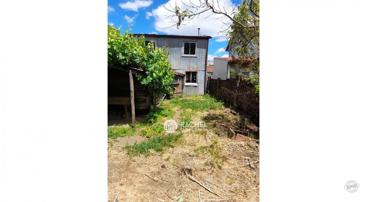 EN VENTA TERRENO CON CASA DE 2 PISOS EN CALLE ECUADOR, PUEBLO NUEVO