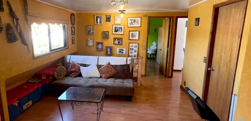 Vendemos cómoda casa de dos pisos en sector Los Pablos