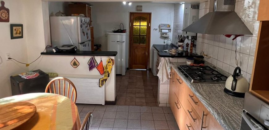Vendemos cómoda casa de dos pisos en sector Los Pablos