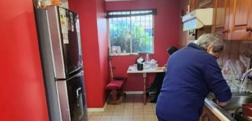 Vende, hermosa casa en Villa Juan Pablo II.