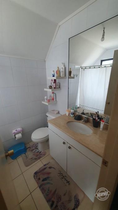 SE VENDE CASA EN ARBOLEDA DEL PORTAL
