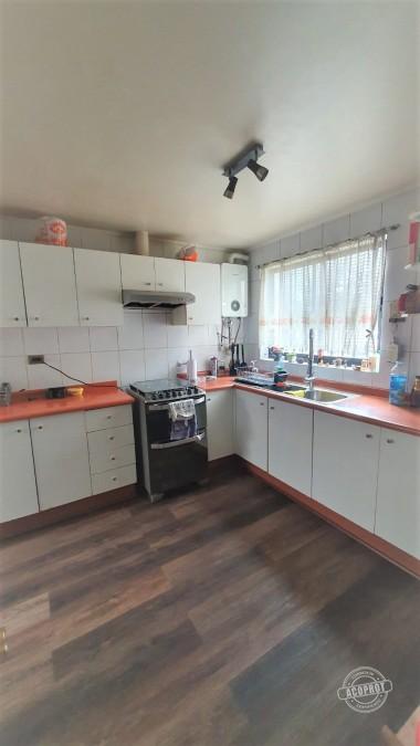 SE VENDE CASA EN ARBOLEDA DEL PORTAL