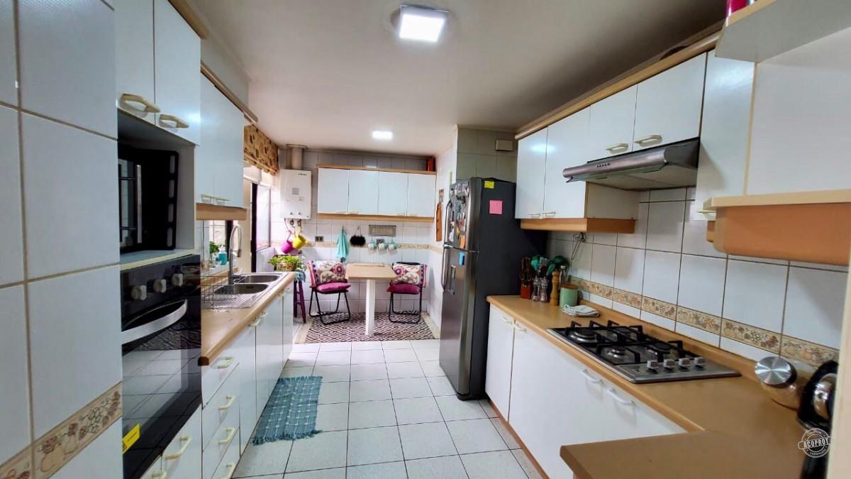 SE VENDE HERMOSA CASA EN LOMAS DE MIRASUR