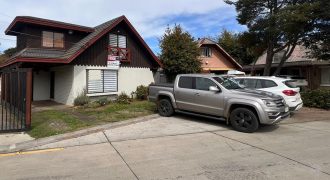 Vendemos cómoda casa de dos pisos en sector Los Pablos