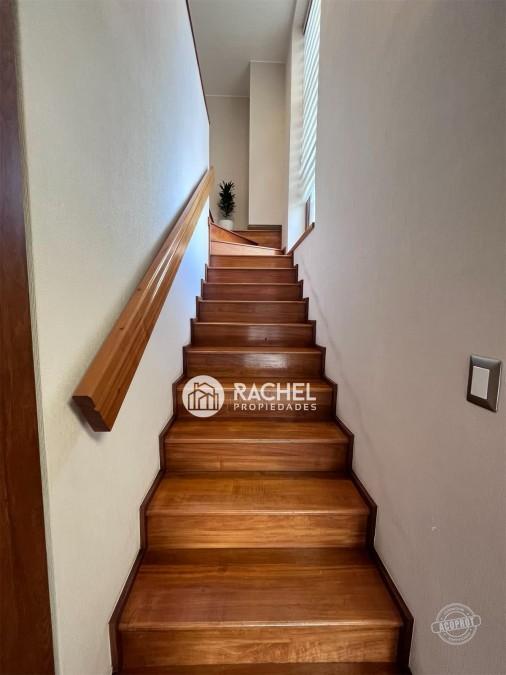 SE VENDE MODERNA Y LUMINOSA CASA MEDITERRÁNEA