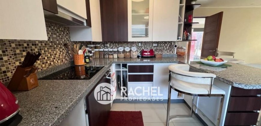 SE VENDE MODERNA Y LUMINOSA CASA MEDITERRÁNEA