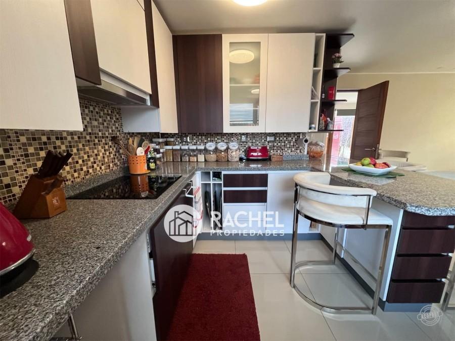 SE VENDE MODERNA Y LUMINOSA CASA MEDITERRÁNEA