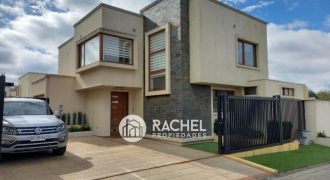 SE VENDE MODERNA Y LUMINOSA CASA MEDITERRÁNEA