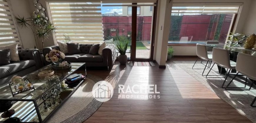 SE VENDE MODERNA Y LUMINOSA CASA MEDITERRÁNEA