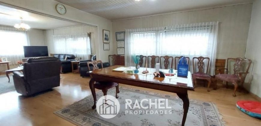 SE VENDE AMPLIA CASA EN PUEBLO NUEVO