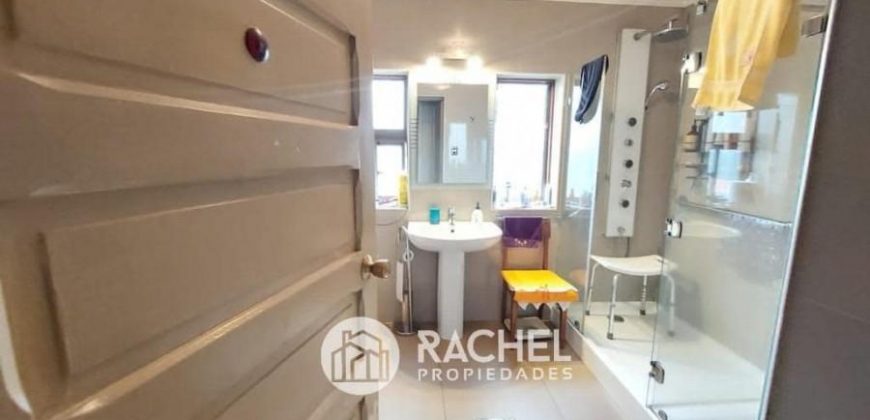 SE VENDE AMPLIA CASA EN PUEBLO NUEVO