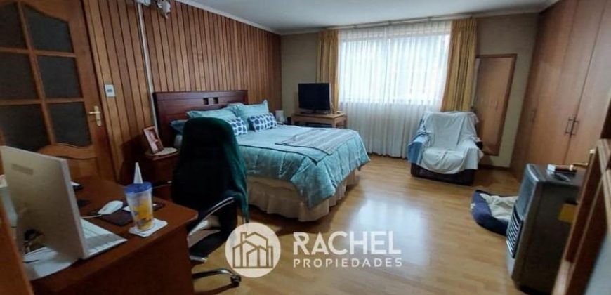 SE VENDE AMPLIA CASA EN PUEBLO NUEVO