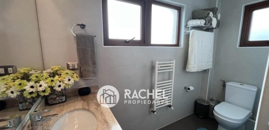 SE VENDE MODERNA Y LUMINOSA CASA MEDITERRÁNEA