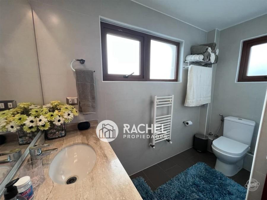 SE VENDE MODERNA Y LUMINOSA CASA MEDITERRÁNEA