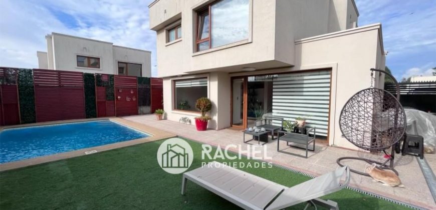 SE VENDE MODERNA Y LUMINOSA CASA MEDITERRÁNEA