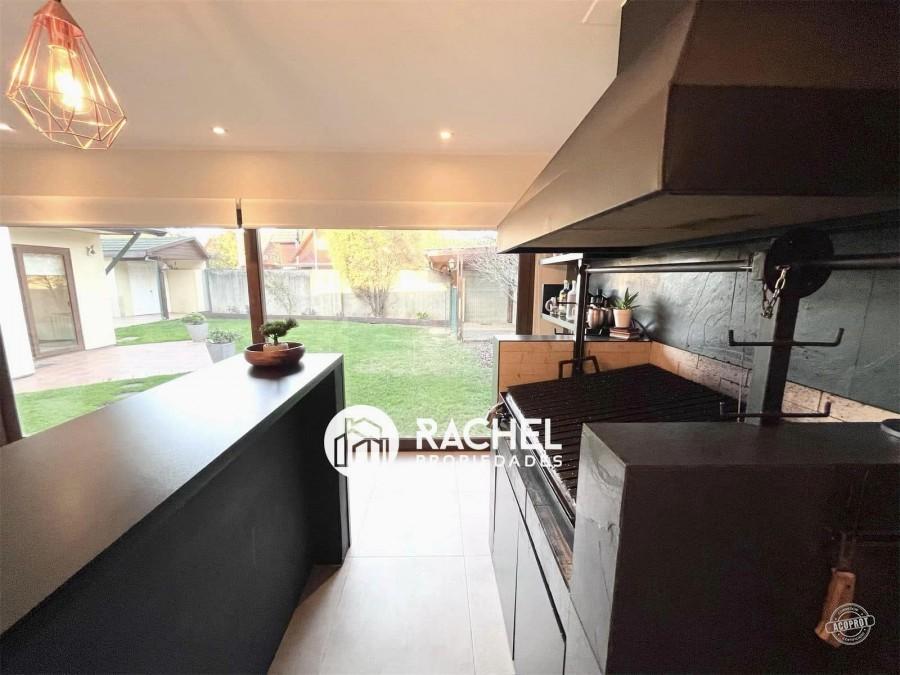 VENTA HERMOSA CASA RECIÉN REMODELADA