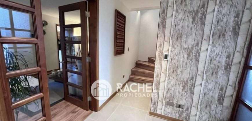 VENTA HERMOSA CASA RECIÉN REMODELADA
