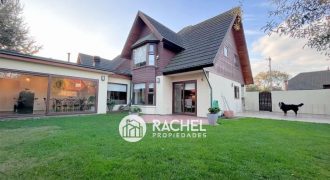 VENTA HERMOSA CASA RECIÉN REMODELADA