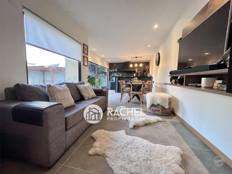 VENTA HERMOSA CASA RECIÉN REMODELADA