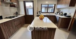 VENTA HERMOSA CASA RECIÉN REMODELADA