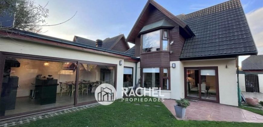 VENTA HERMOSA CASA RECIÉN REMODELADA