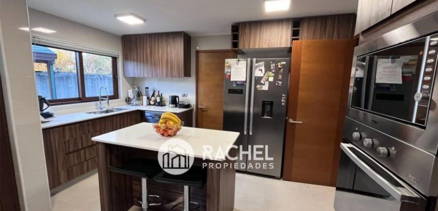 VENTA HERMOSA CASA RECIÉN REMODELADA