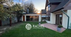 VENTA HERMOSA CASA RECIÉN REMODELADA