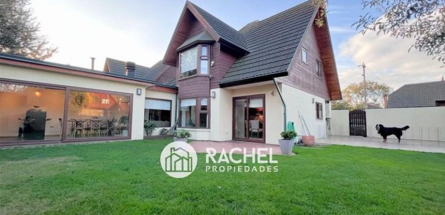 VENTA HERMOSA CASA RECIÉN REMODELADA