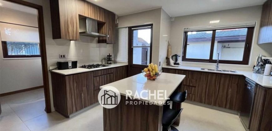 VENTA HERMOSA CASA RECIÉN REMODELADA