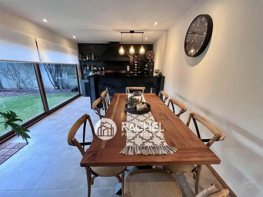 VENTA HERMOSA CASA RECIÉN REMODELADA