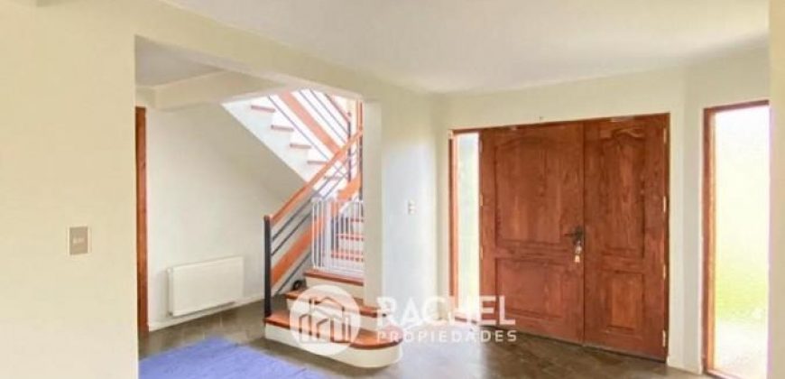 SE VENDE LINDA Y AMPLIA CASA EN CONDOMINIO EN LOMAS DE CHIVILCAN