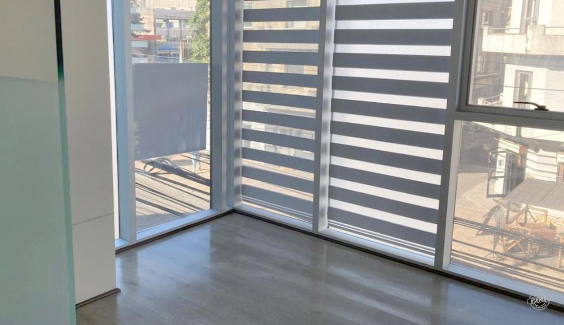 Arrendamos luminosa oficina en Edificio Centro Mackenna