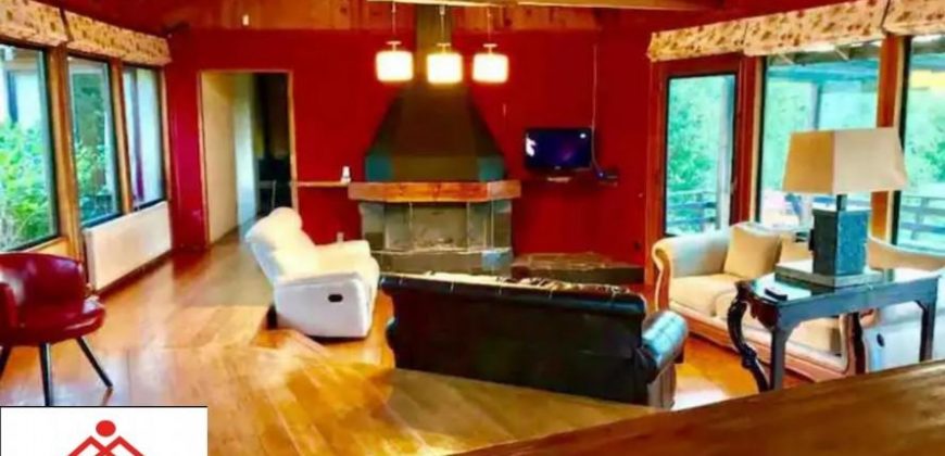Vende , Hermosa casa camino al volcán , Pucón.