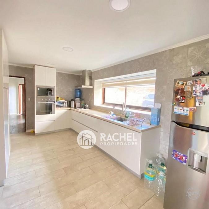 SE ARRIENDA LINDA Y AMPLIA CASA EN CONDOMINIO EN LOMAS DE CHIVILCAN