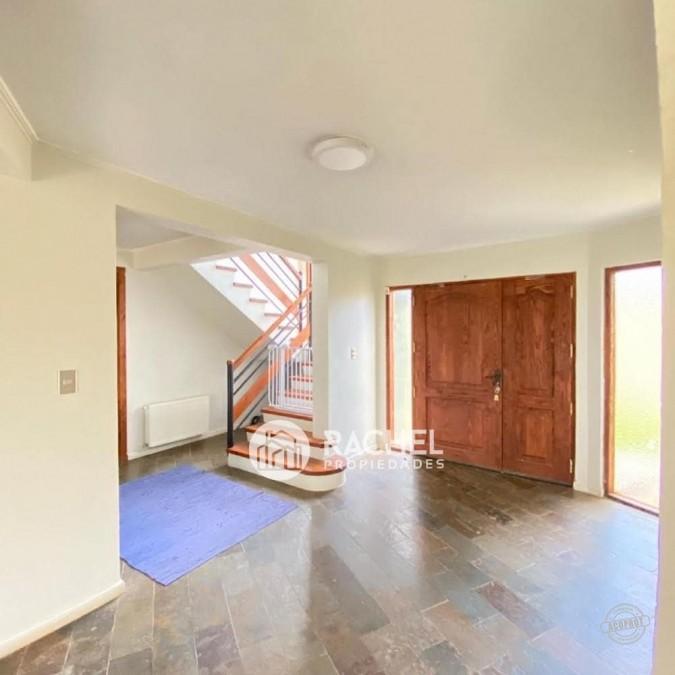 SE ARRIENDA LINDA Y AMPLIA CASA EN CONDOMINIO EN LOMAS DE CHIVILCAN
