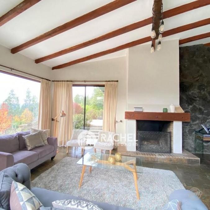 SE ARRIENDA LINDA Y AMPLIA CASA EN CONDOMINIO EN LOMAS DE CHIVILCAN