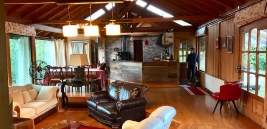 Vende , Hermosa casa camino al volcán , Pucón.