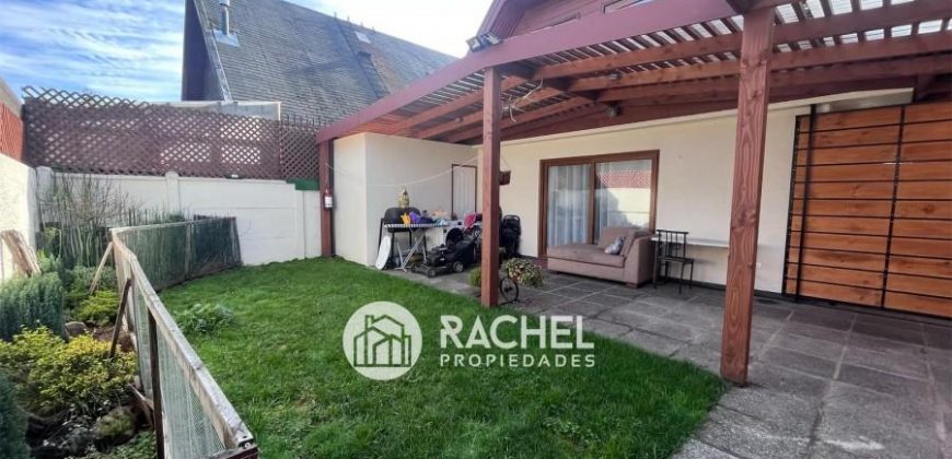 SE VENDE CÓMODA CASA EN SECTOR DE LOMAS DE MIRASUR