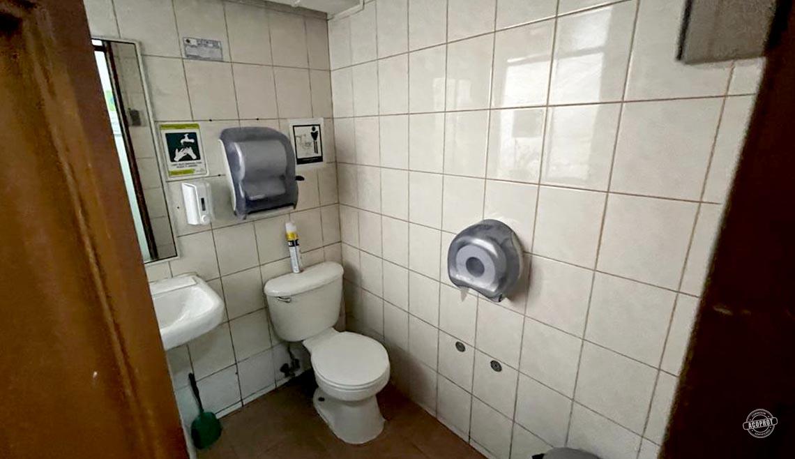 Arrendamos amplia casa comercial tipo edificio multipropósito ideal para oficina institucional