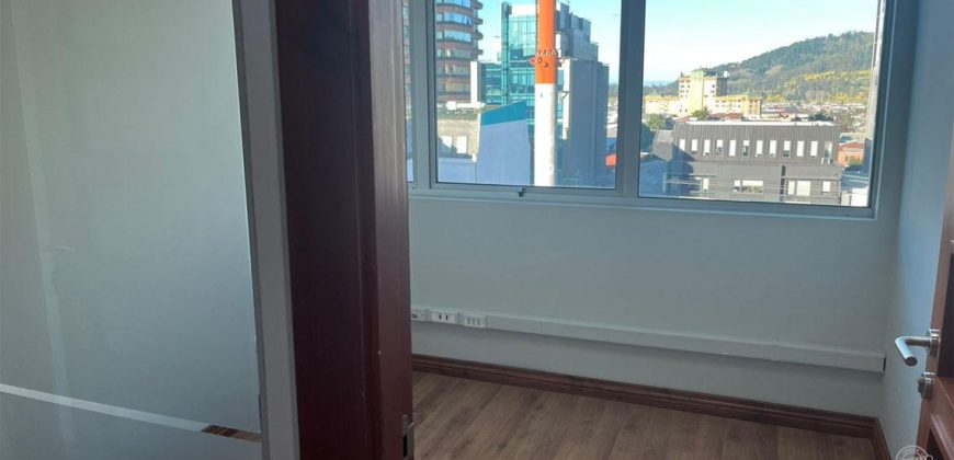 Arrendamos amplia y céntrica oficina en el Edificio Prat