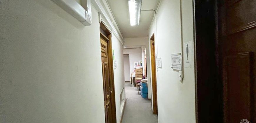 Arrendamos amplia casa comercial tipo edificio multipropósito ideal para oficina institucional