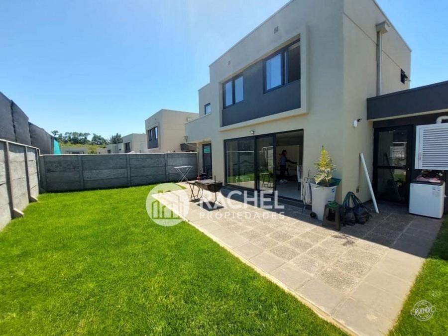 SE ARRIENDA MODERNA Y EXCLUSIVA CASA MEDITERRANEA EN CONDOMINIO CONDOMINIO BELO HORIZONTE