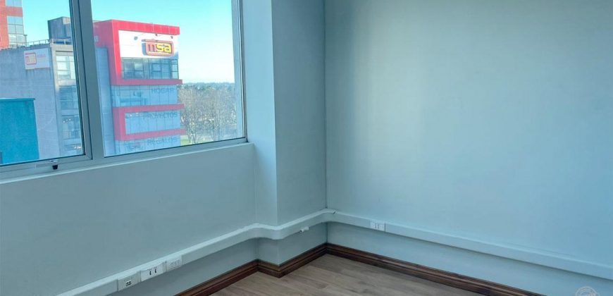 Arrendamos amplia y céntrica oficina en el Edificio Prat