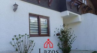 Se vende hermosa casa amoblada , en condominio camino al volcán a 8 minutos del centro de Pucón.