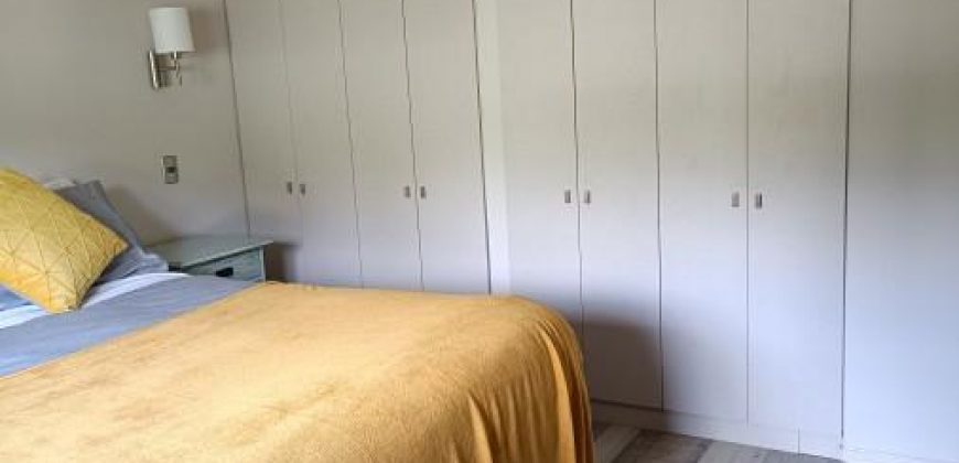 Se vende hermosa casa amoblada , en condominio camino al volcán a 8 minutos del centro de Pucón.