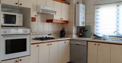 Se vende hermosa casa amoblada , en condominio camino al volcán a 8 minutos del centro de Pucón.