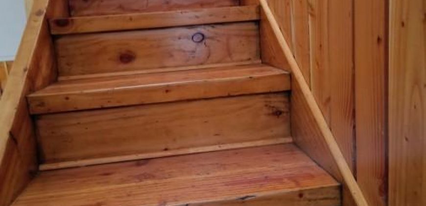 Se vende hermosa casa amoblada , en condominio camino al volcán a 8 minutos del centro de Pucón.