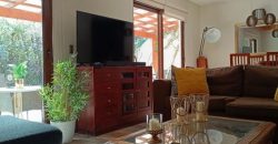 Se vende hermosa casa amoblada , en condominio camino al volcán a 8 minutos del centro de Pucón.