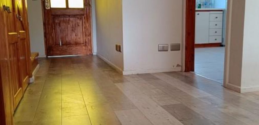 Se vende hermosa casa amoblada , en condominio camino al volcán a 8 minutos del centro de Pucón.